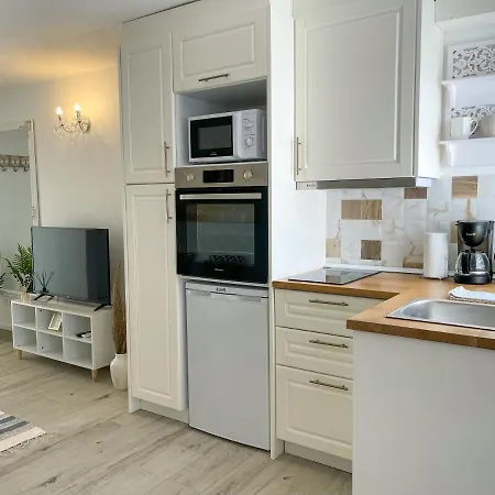 Our Charming House * Портиман